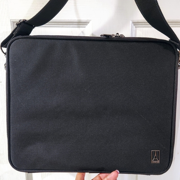 Travelpro Canvas Crossbody Laptop Case Black - Picture 2 of 12